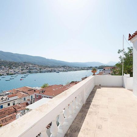 Traditional House Under The Clock Tower With Sweet View Poros Town Exterior foto