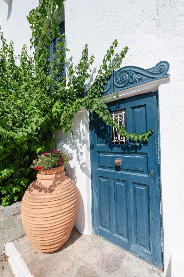 Traditional House Under The Clock Tower With Sweet View Poros Town Exterior foto