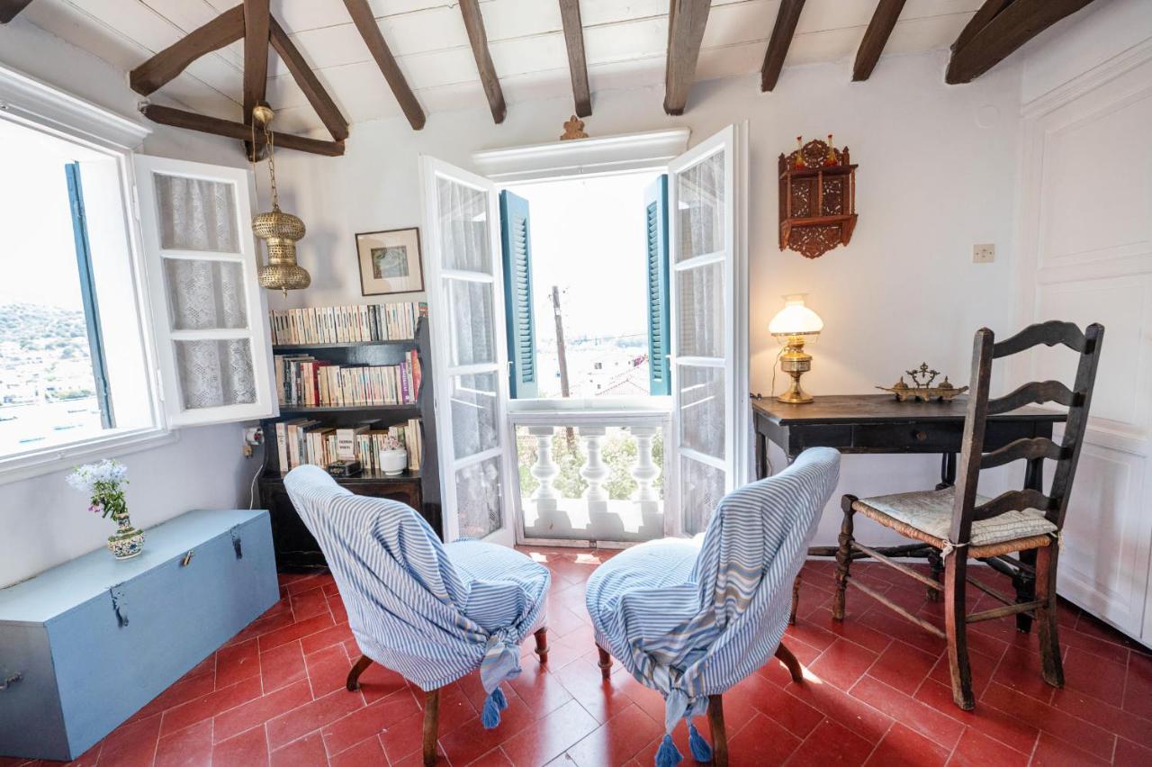 Traditional House Under The Clock Tower With Sweet View Poros Town Exterior foto