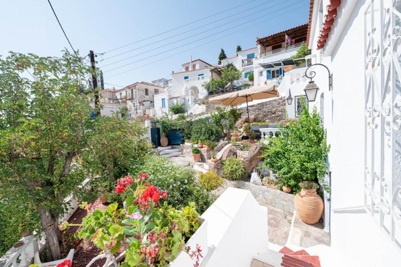 Traditional House Under The Clock Tower With Sweet View Poros Town Exterior foto